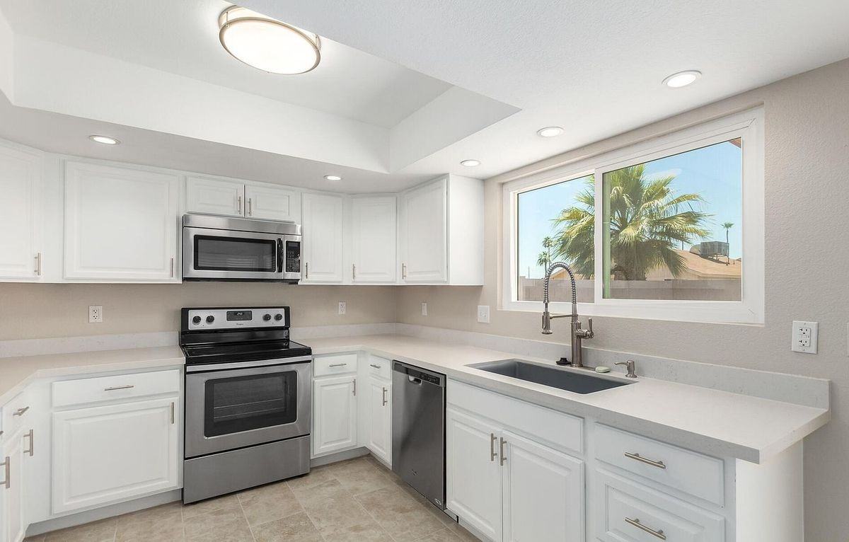 11812 N 74th Ave - Photo 6 of 22