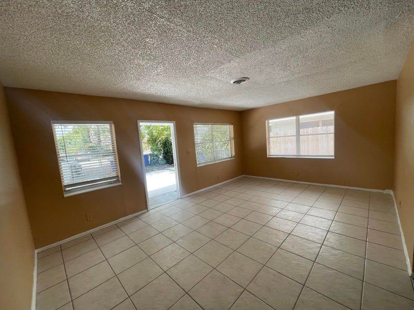 1316 Nw 8th Ave ##A - Photo 2 of 7