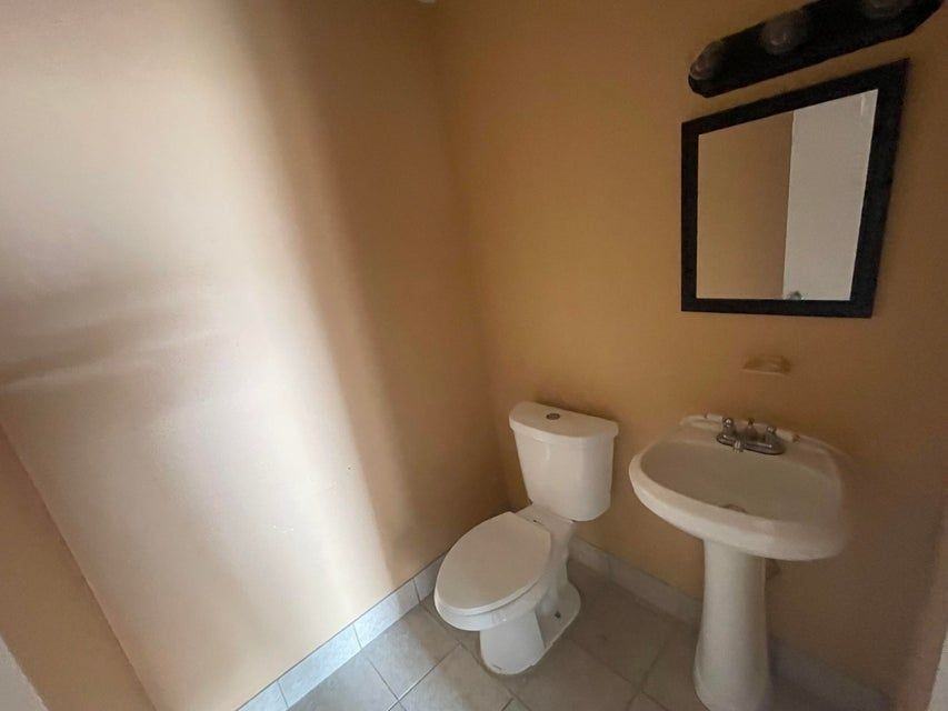 1316 Nw 8th Ave ##A - Photo 6 of 7