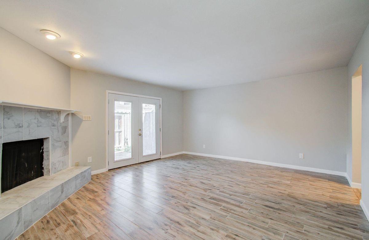 9495 Fondren Rd - Photo 6 of 26