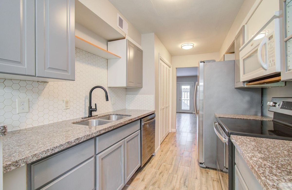 9495 Fondren Rd - Photo 7 of 26