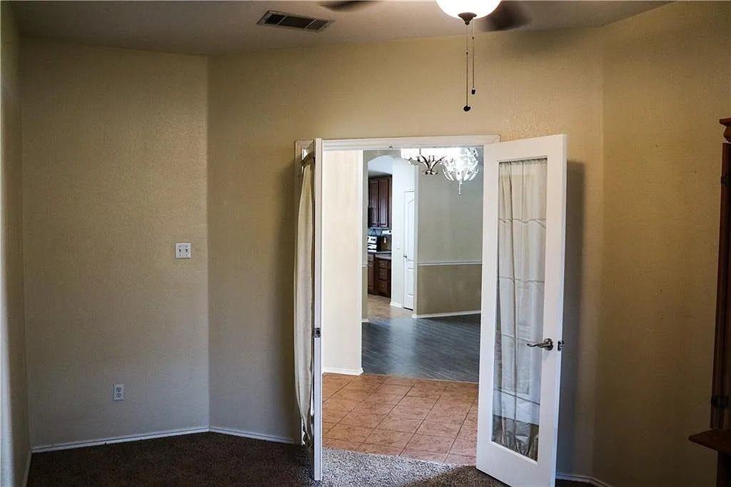 100 S Creekbend Dr - Photo 3 of 8