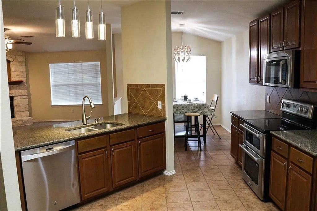 100 S Creekbend Dr - Photo 5 of 8
