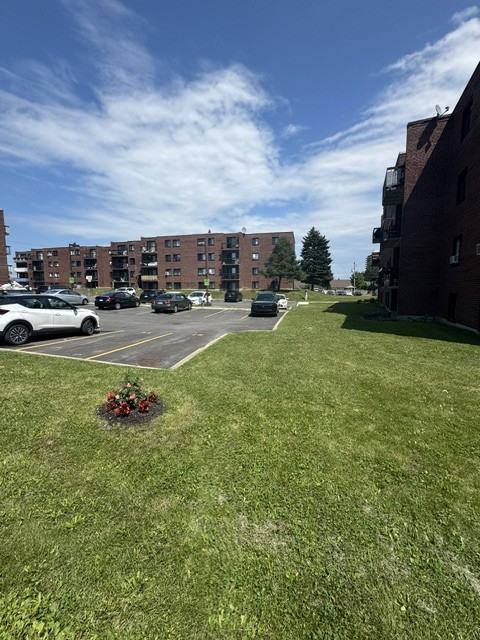 1035 Boulevard Chomedey — photo 2