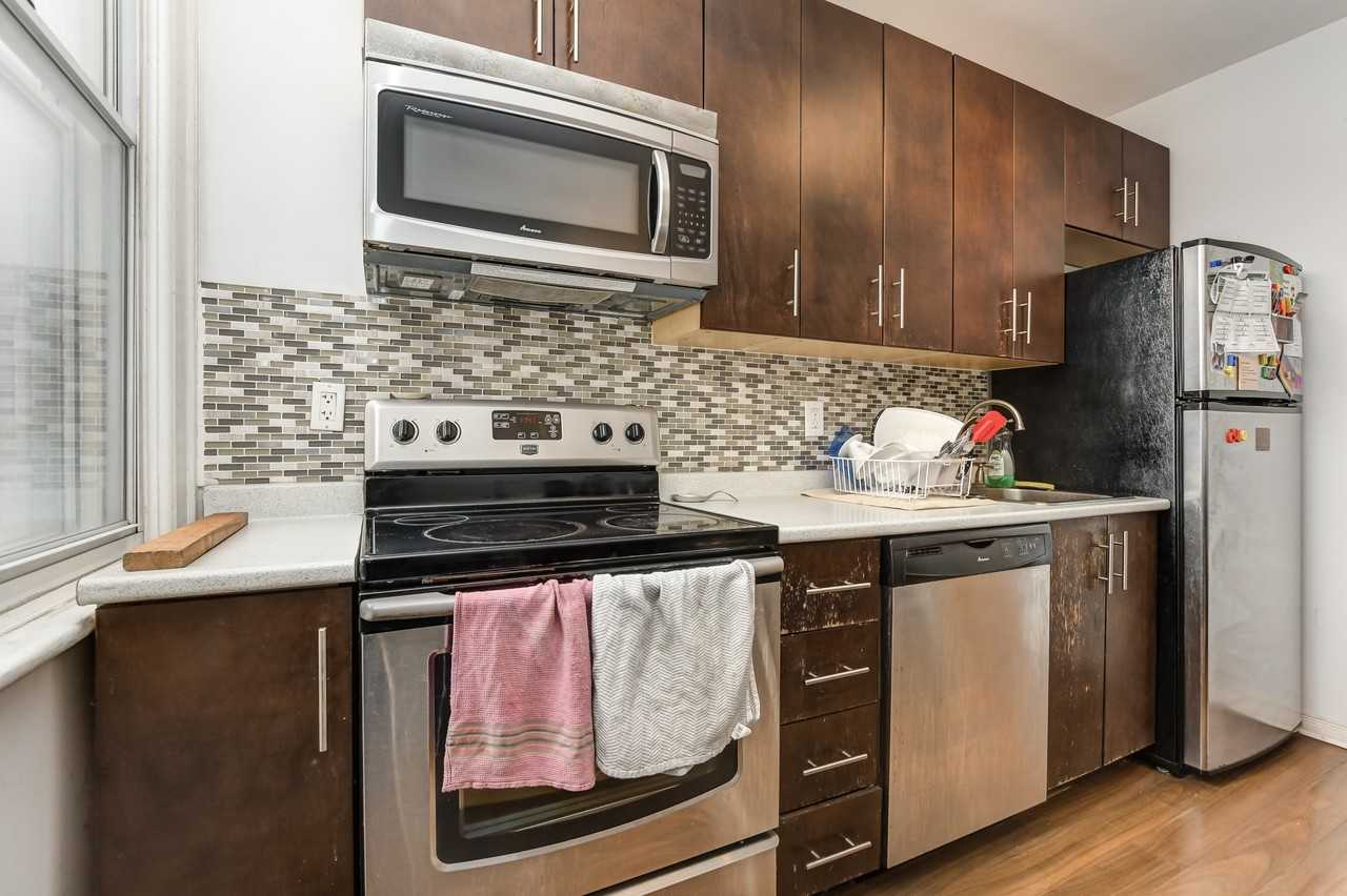 1074 Gladstone Avenue - Photo 5 of 19