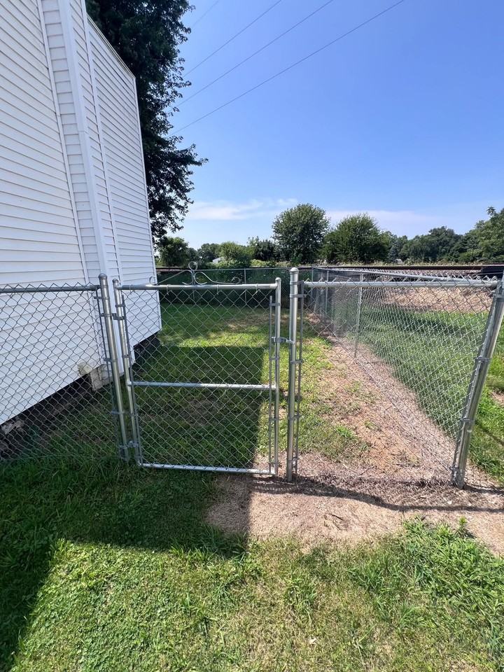 528 Southwest Street - Photo 3 of 20