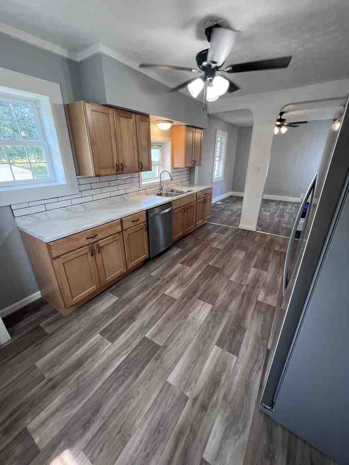 528 Southwest Street - Photo 6 of 20