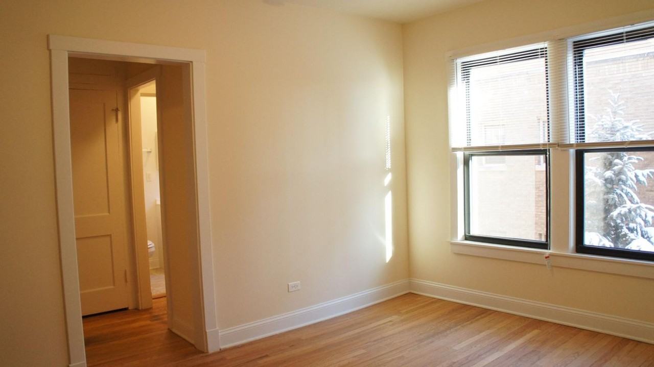 2621 N Spaulding Ave #3E - Photo 2 of 8