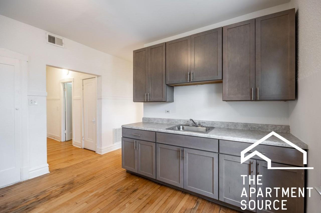 4652 W Palmer St #1 - Photo 4 of 16