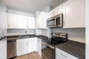 1344 N Dearborn St #03F - Photo 1 of 1