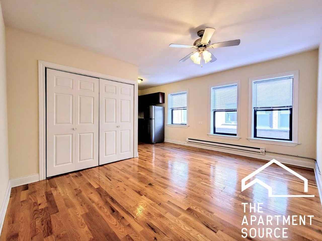 821 W Cornelia Ave #212 - Photo 4 of 9