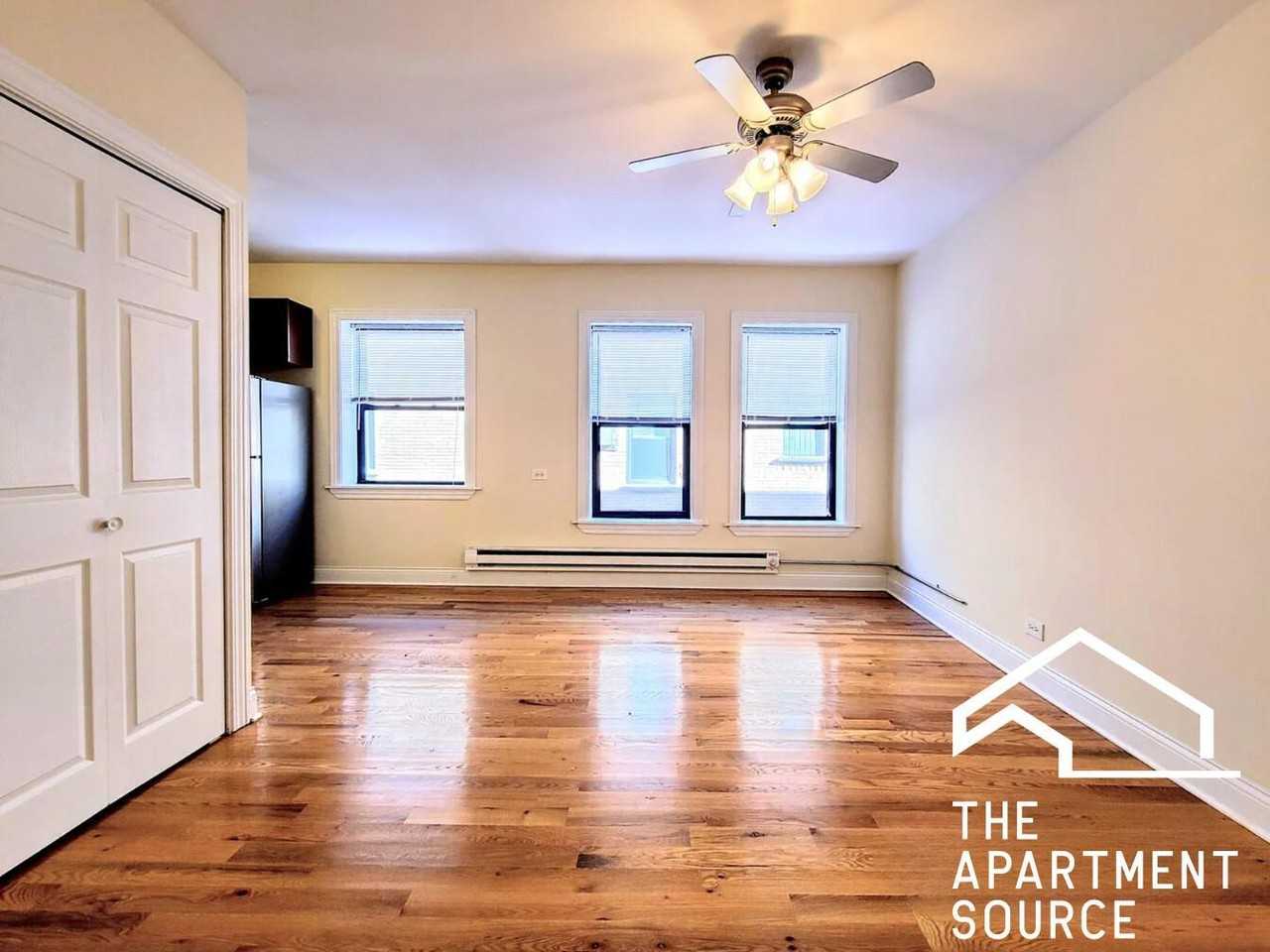 821 W Cornelia Ave #212 - Photo 5 of 9