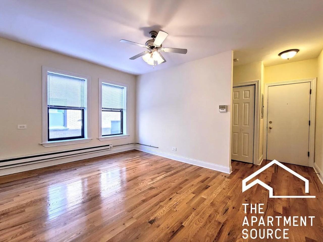 821 W Cornelia Ave #212 - Photo 6 of 9