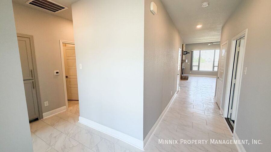5834 Itasca St - Photo 2 of 18