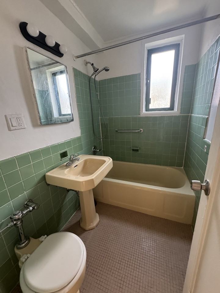 1507 Metropolitan Avenue #6A - Photo 4 of 5