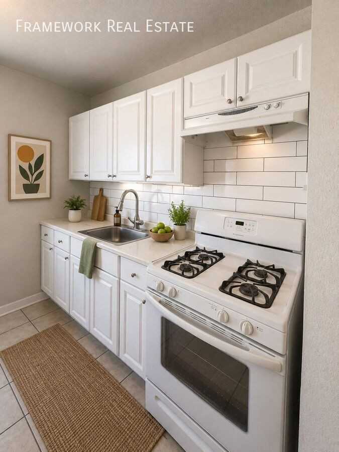 1458 Ivanhoe St - Photo 3 of 7