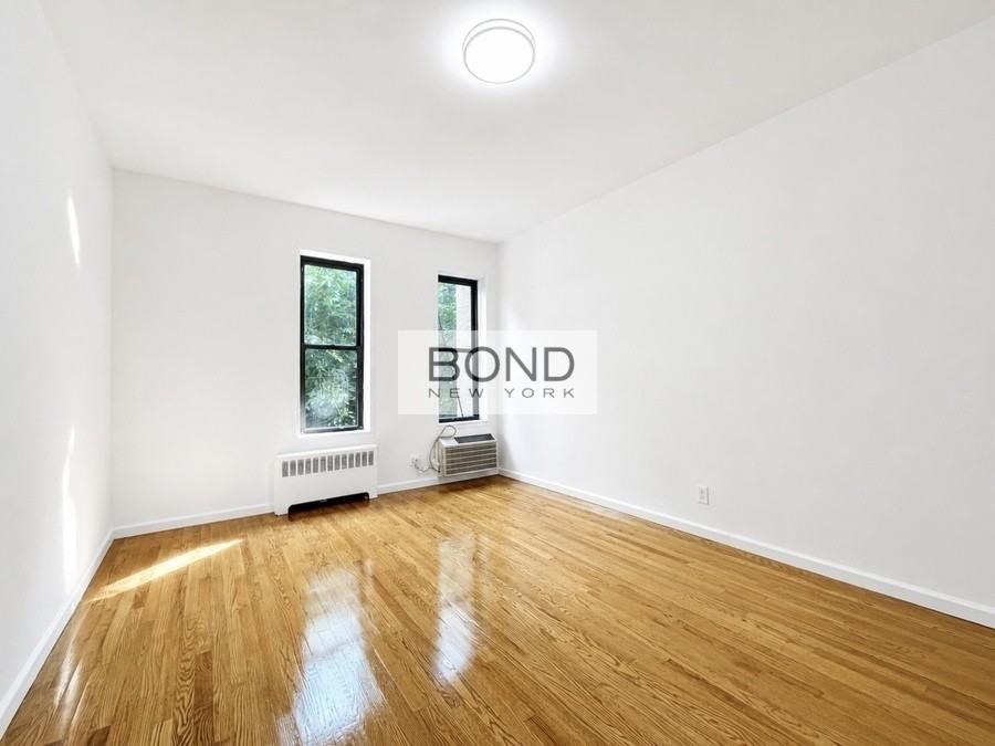 318 E 89th St #E - Photo 2 of 5