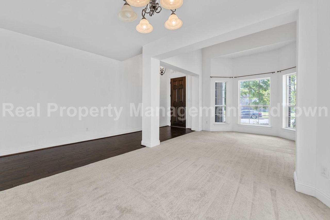 4106 Horseshoe Ln - Photo 3 of 45