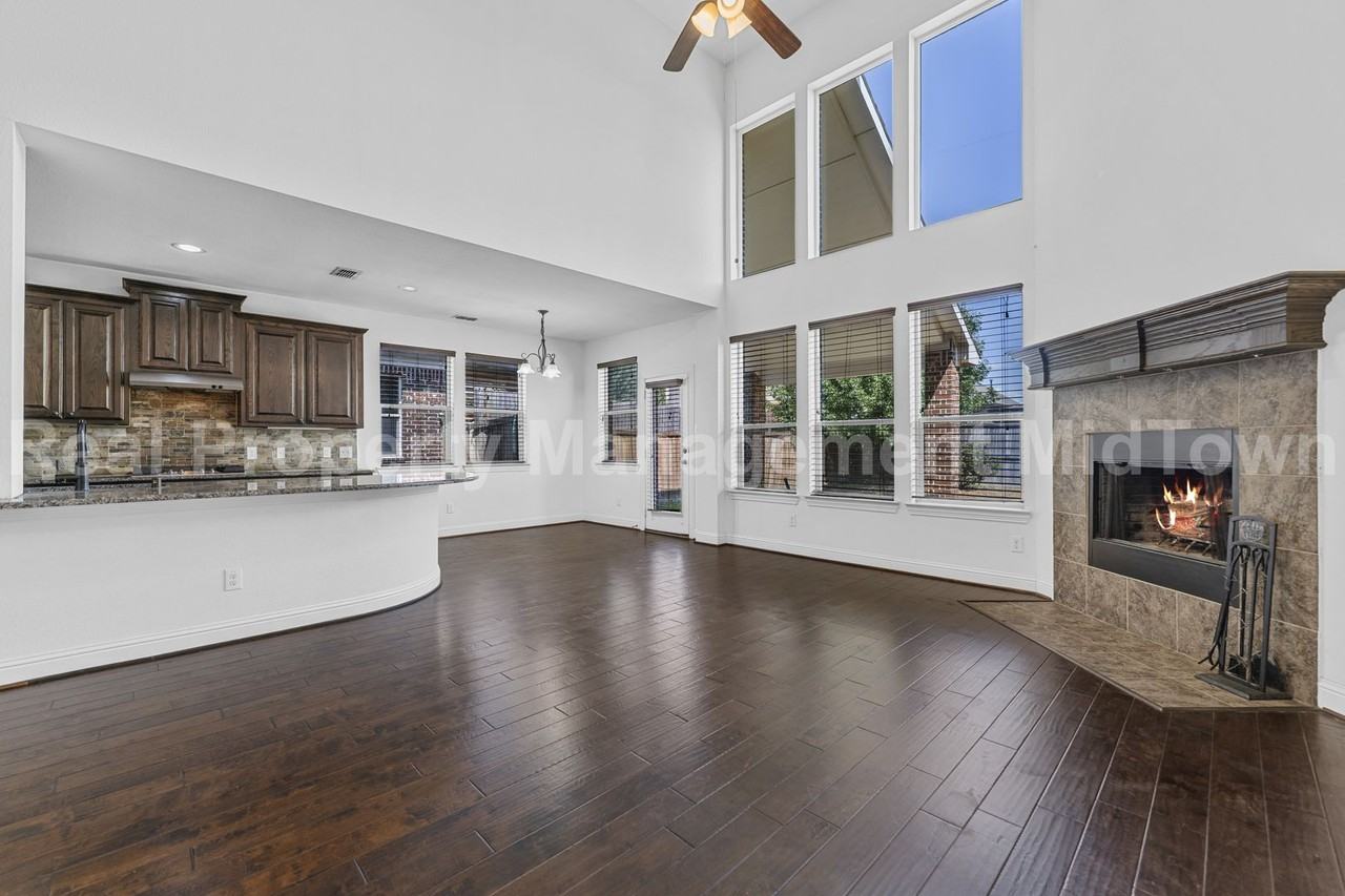 4106 Horseshoe Ln - Photo 4 of 45