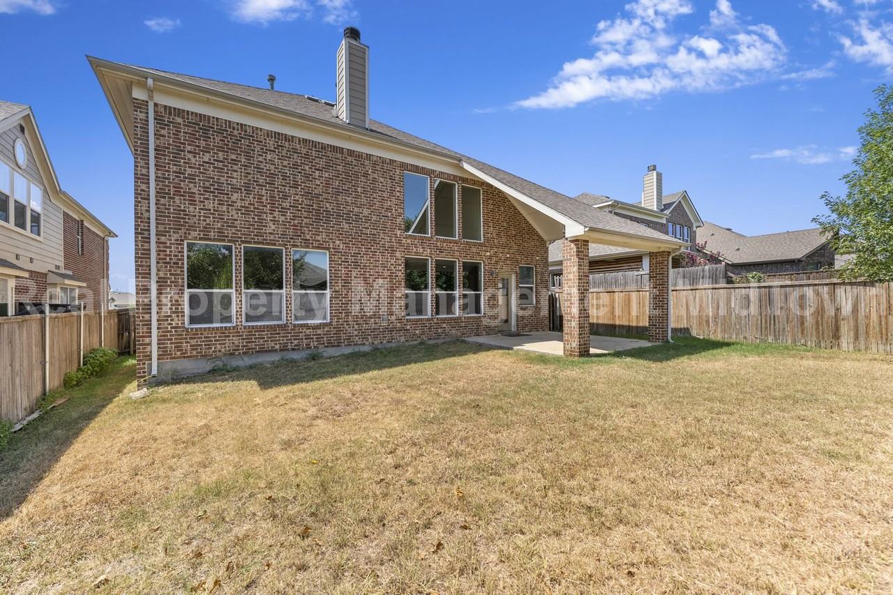 4106 Horseshoe Ln - Photo 5 of 45