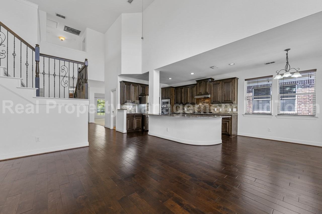 4106 Horseshoe Ln - Photo 6 of 45