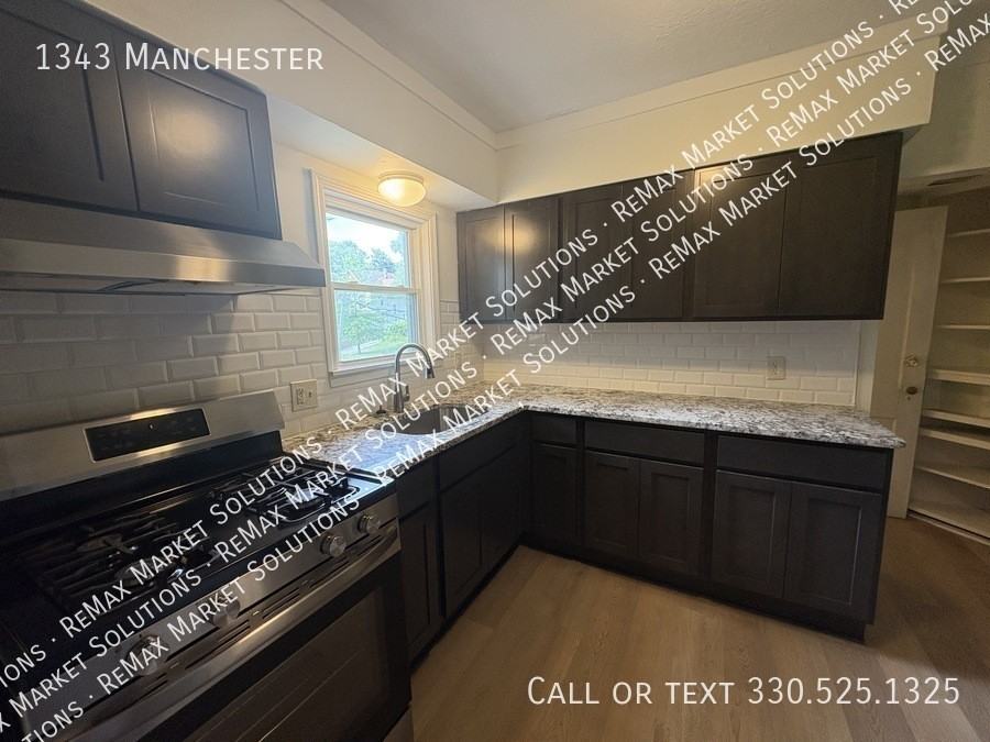 1343 Manchester Rd - Photo 5 of 17