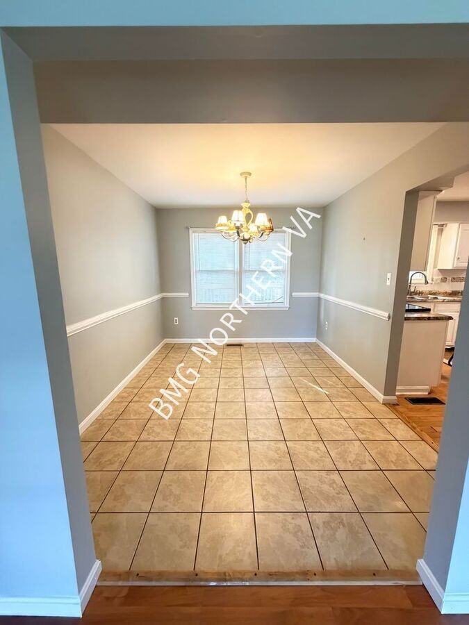 8957 Rolling Rd - Photo 4 of 25