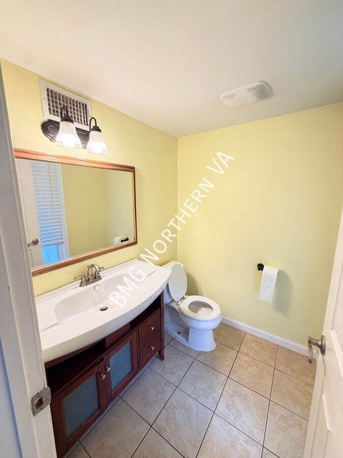 8957 Rolling Rd - Photo 5 of 25