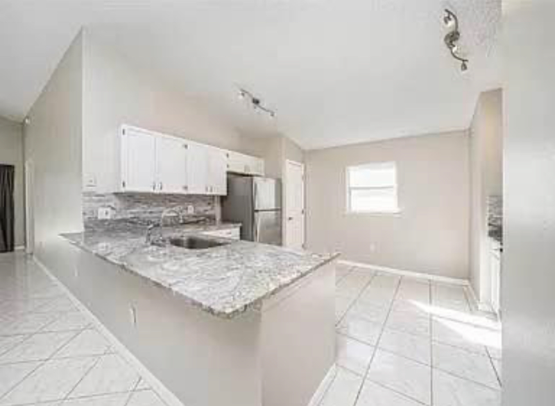 17406 Woodcrest Way - Photo 3 of 9