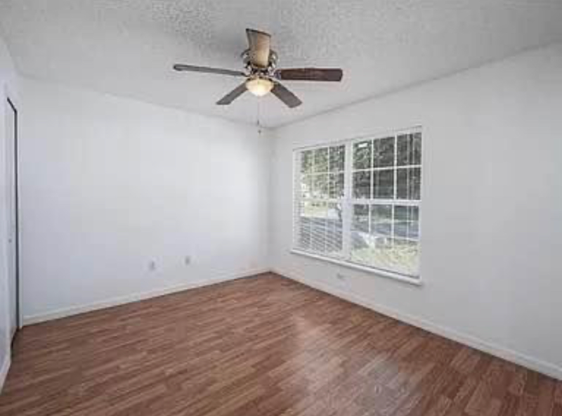 17406 Woodcrest Way - Photo 4 of 9