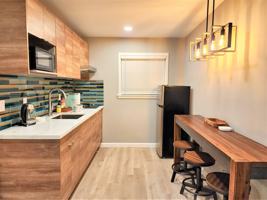 featured image of 2802 Lakeshore Blvd #7