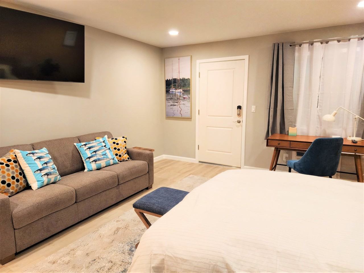 2802 Lakeshore Blvd #7 - Photo 4 of 20