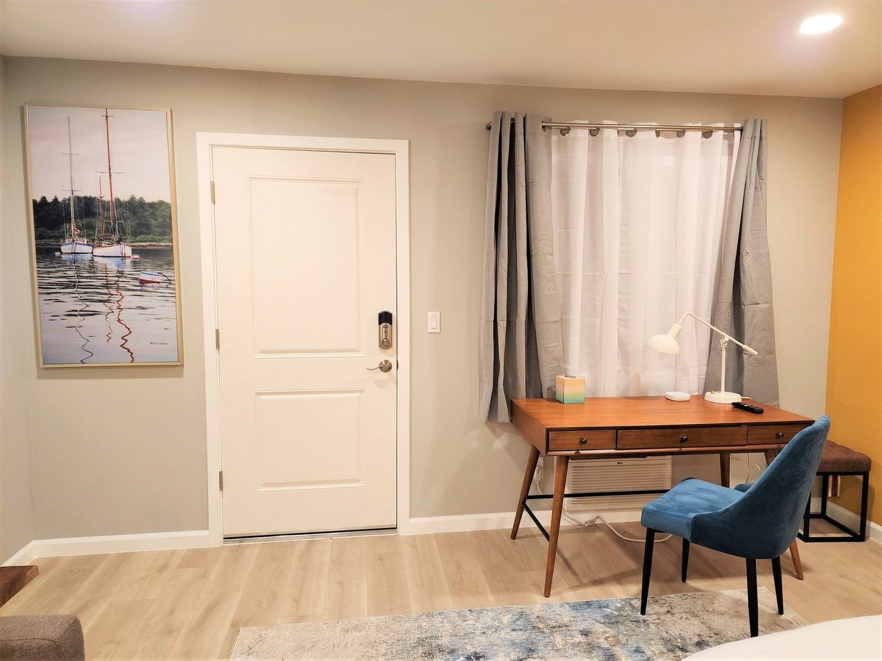 2802 Lakeshore Blvd #7 - Photo 5 of 20