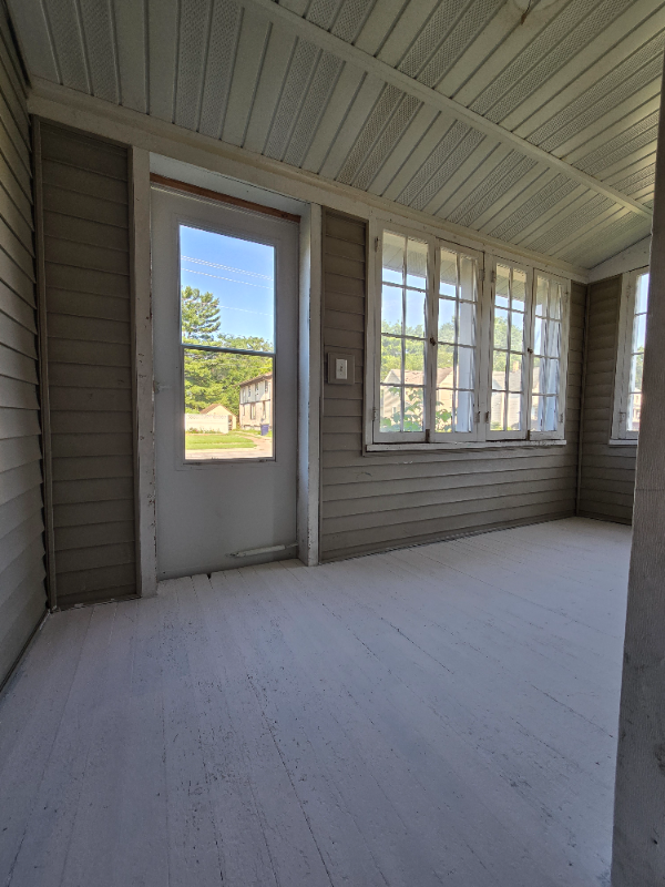441 N Pearl St - Photo 2 of 17