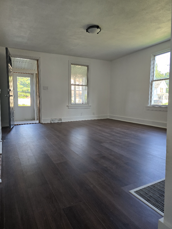 441 N Pearl St - Photo 3 of 17