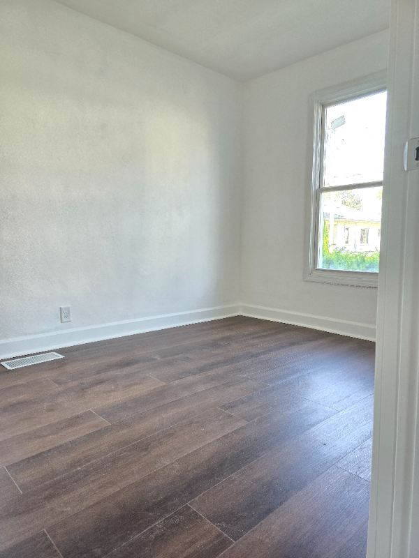 441 N Pearl St - Photo 6 of 17