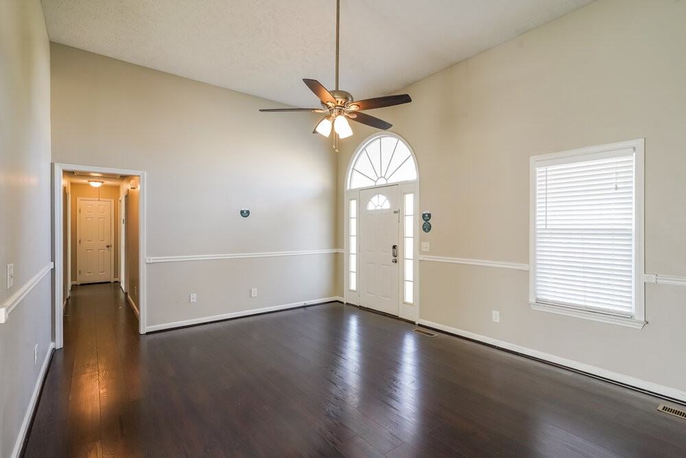 7109 Beard Ct - Photo 3 of 18