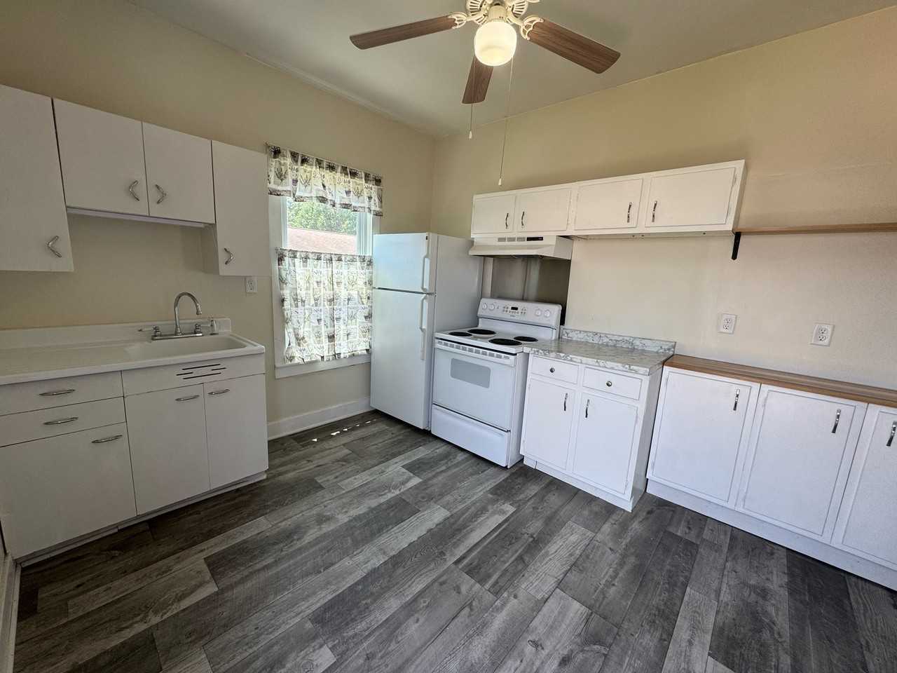 3 N Oak St #B