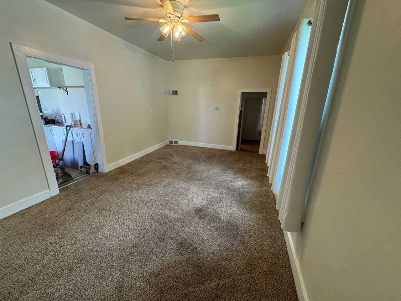 3 N Oak St #B - Photo 3 of 9