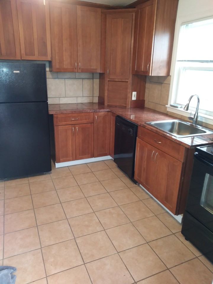24920 Outer Dr #4 - Photo 2 of 10