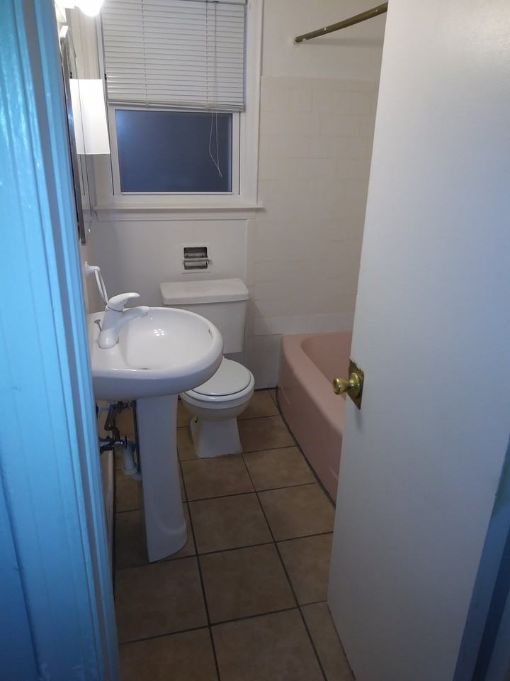 24920 Outer Dr #4 - Photo 5 of 10