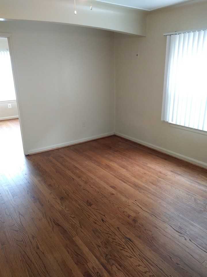 24920 Outer Dr #4 - Photo 6 of 10