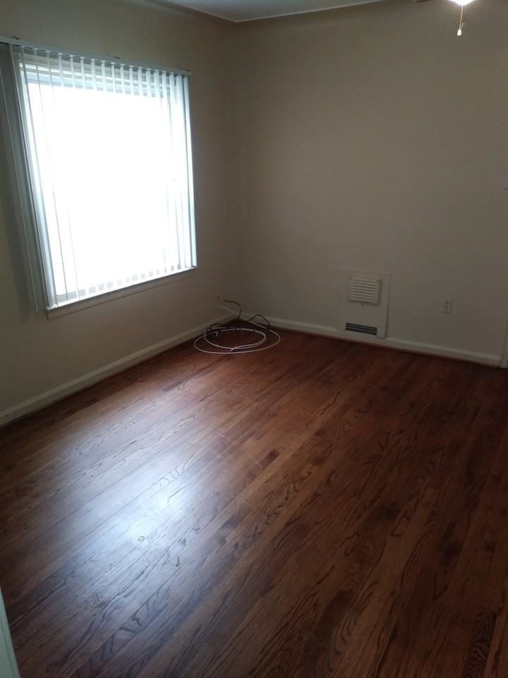 24920 Outer Dr #4 - Photo 7 of 10