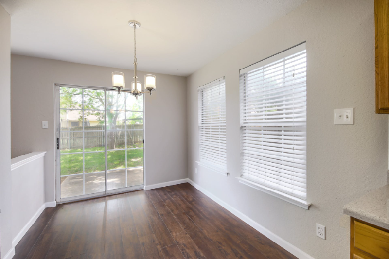 1806 Oakmont Ln - Photo 6 of 16