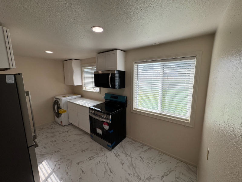 1110 S Alderwood Dr - Photo 3 of 13