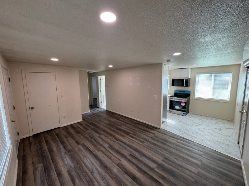 1110 S Alderwood Dr - Photo 5 of 13