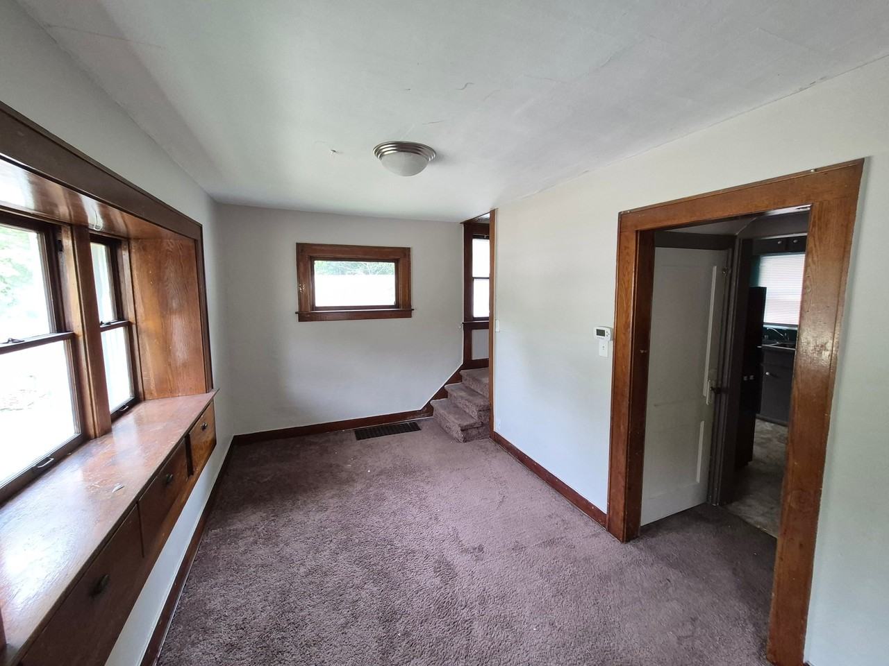601 Lathrop St - Photo 6 of 21
