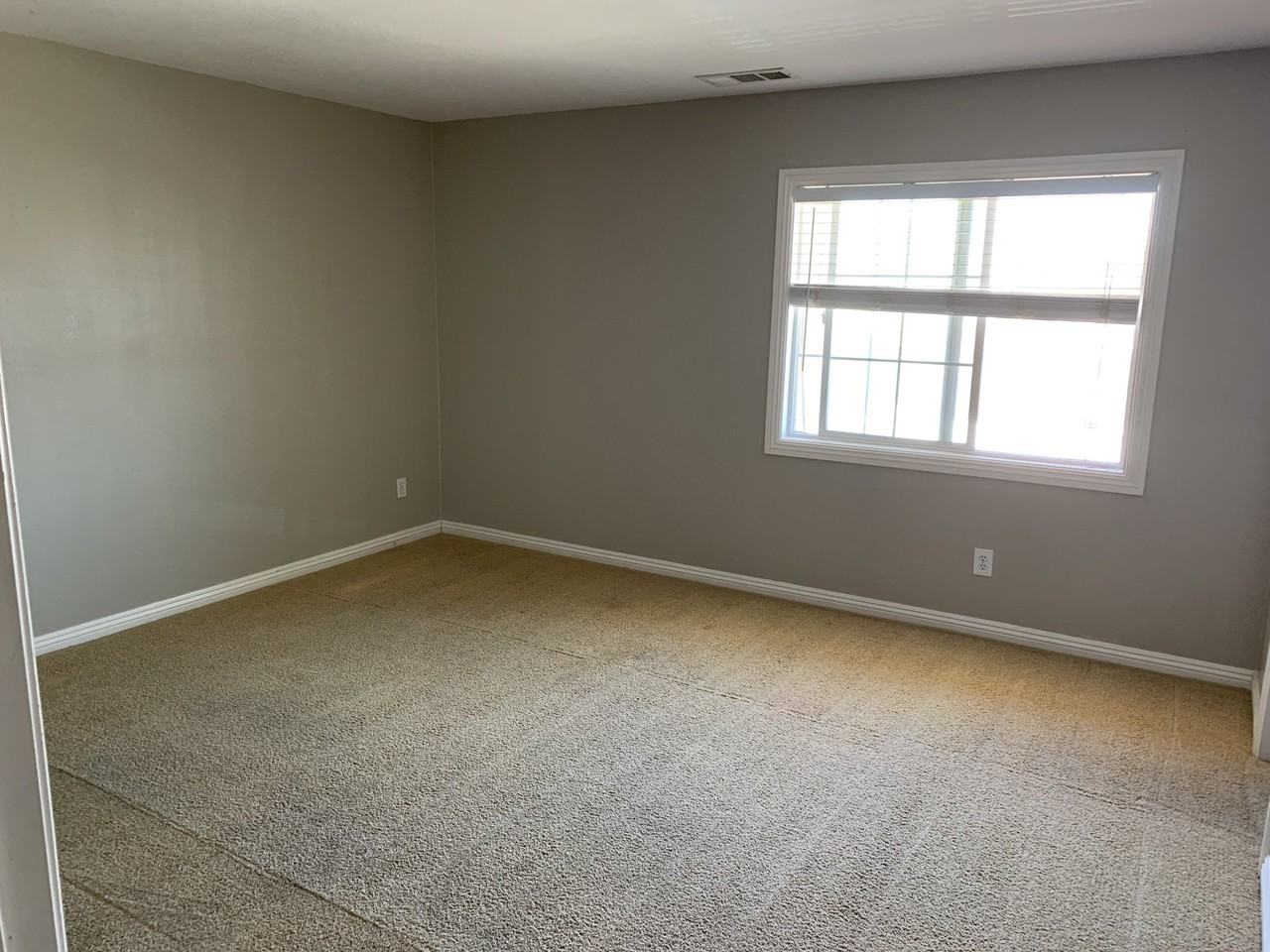 37113 Firethorn St - Photo 2 of 10