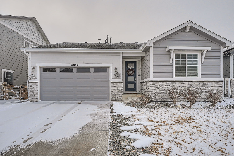 24152 E 40th Ave - Photo 2 of 11