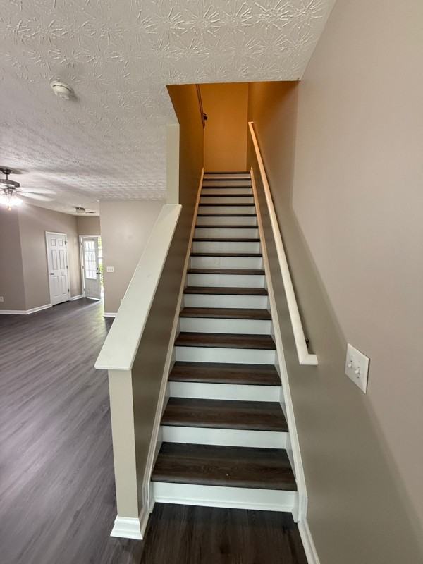 518 Oakside Pl - Photo 2 of 34